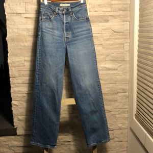 Levi’s Ribcage straight ankle in jazz pop 24 x 27 style number 72693–0042